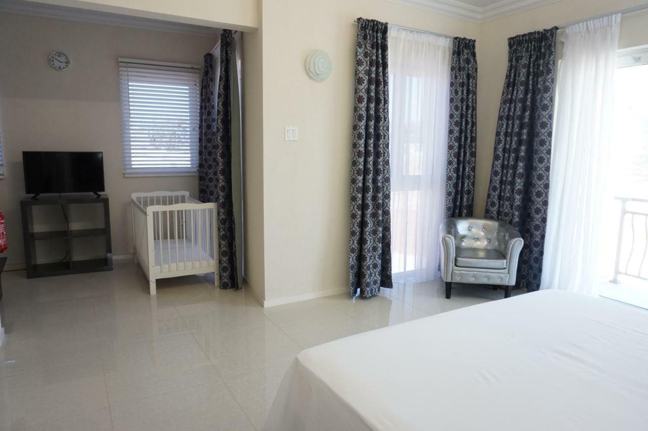 Self Contained Apartment With Private Kitchen Higher Heights, Barbados Christ Church Extérieur photo
